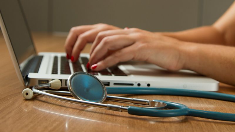 API para una base de datos clínica de enfermedades raras